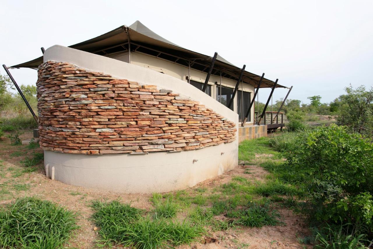 Thabamati Luxury Tented Camp ティムババティ野生保護区 エクステリア 写真